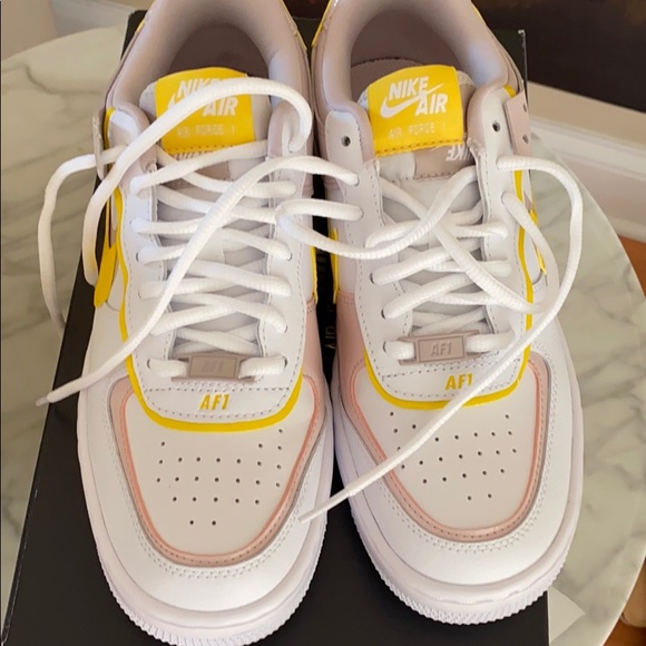 Nike Airforce 1 shoe - Picture 2 of 3